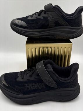 Hoka Clifton 10 Kids Running Shoes Black Hook and Loop Sneakers Size 3MD